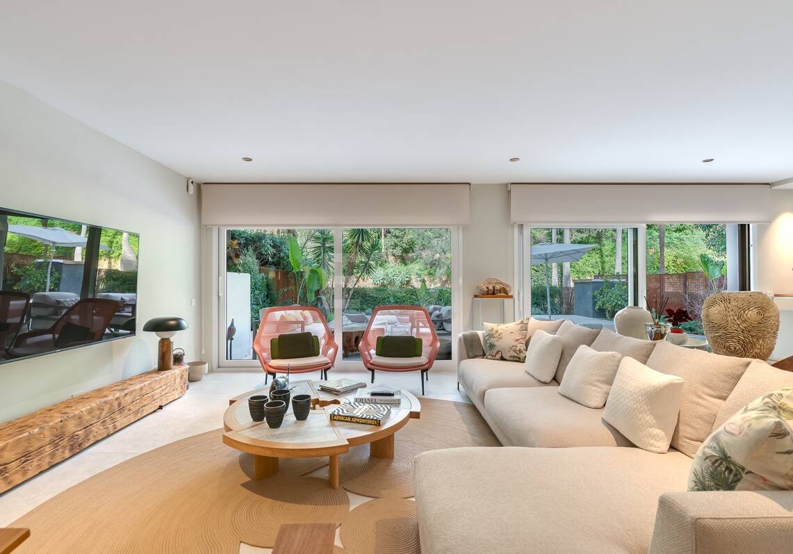 Lomas de Marbella Club Duplex moderne avec jardin privé et piscine