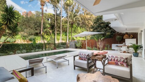 Lomas de Marbella Club Modernes Duplex mit privatem Garten und Pool