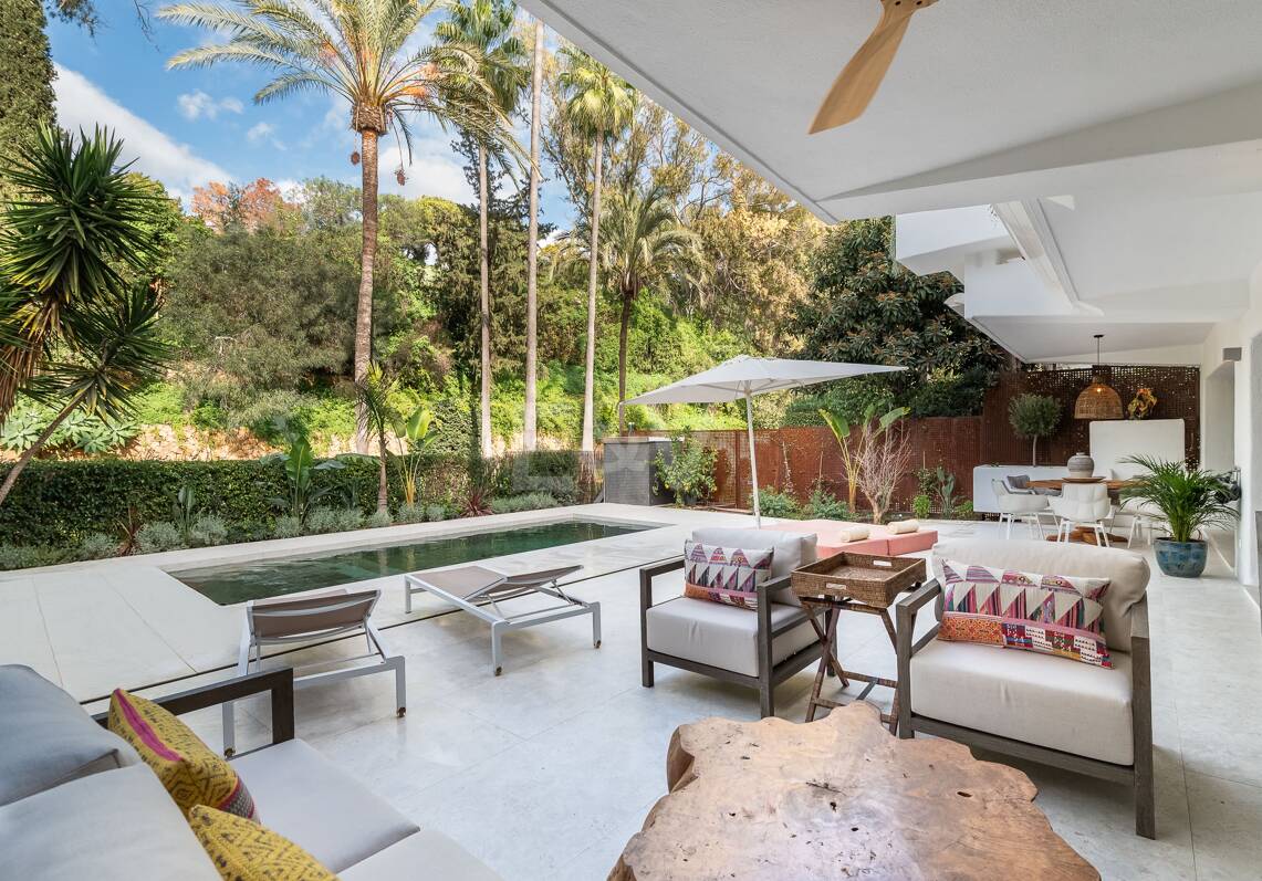 Lomas de Marbella Club Duplex moderne avec jardin privé et piscine