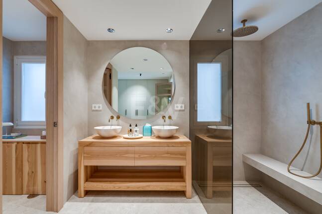 Lomas de Marbella Club Modernes Duplex mit privatem Garten und Pool