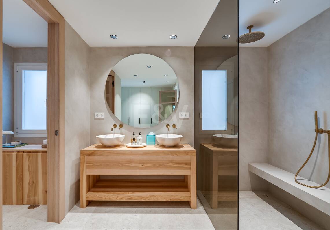 Lomas de Marbella Club Duplex moderne avec jardin privé et piscine