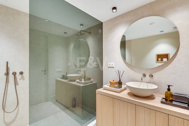 Lomas de Marbella Club Modernes Duplex mit privatem Garten und Pool