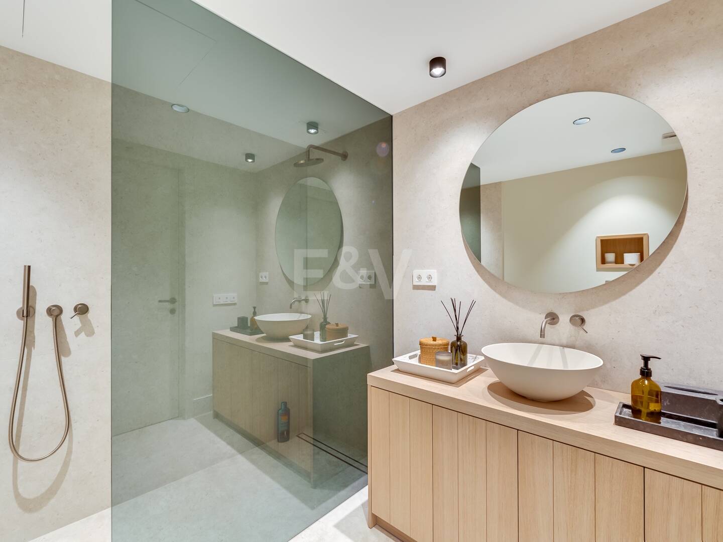 Lomas de Marbella Club Modernes Duplex mit privatem Garten und Pool