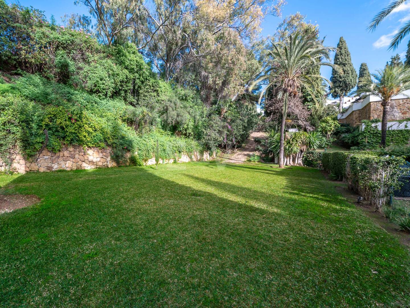 Lomas de Marbella Club Modern Duplex with Private Garden and Pool