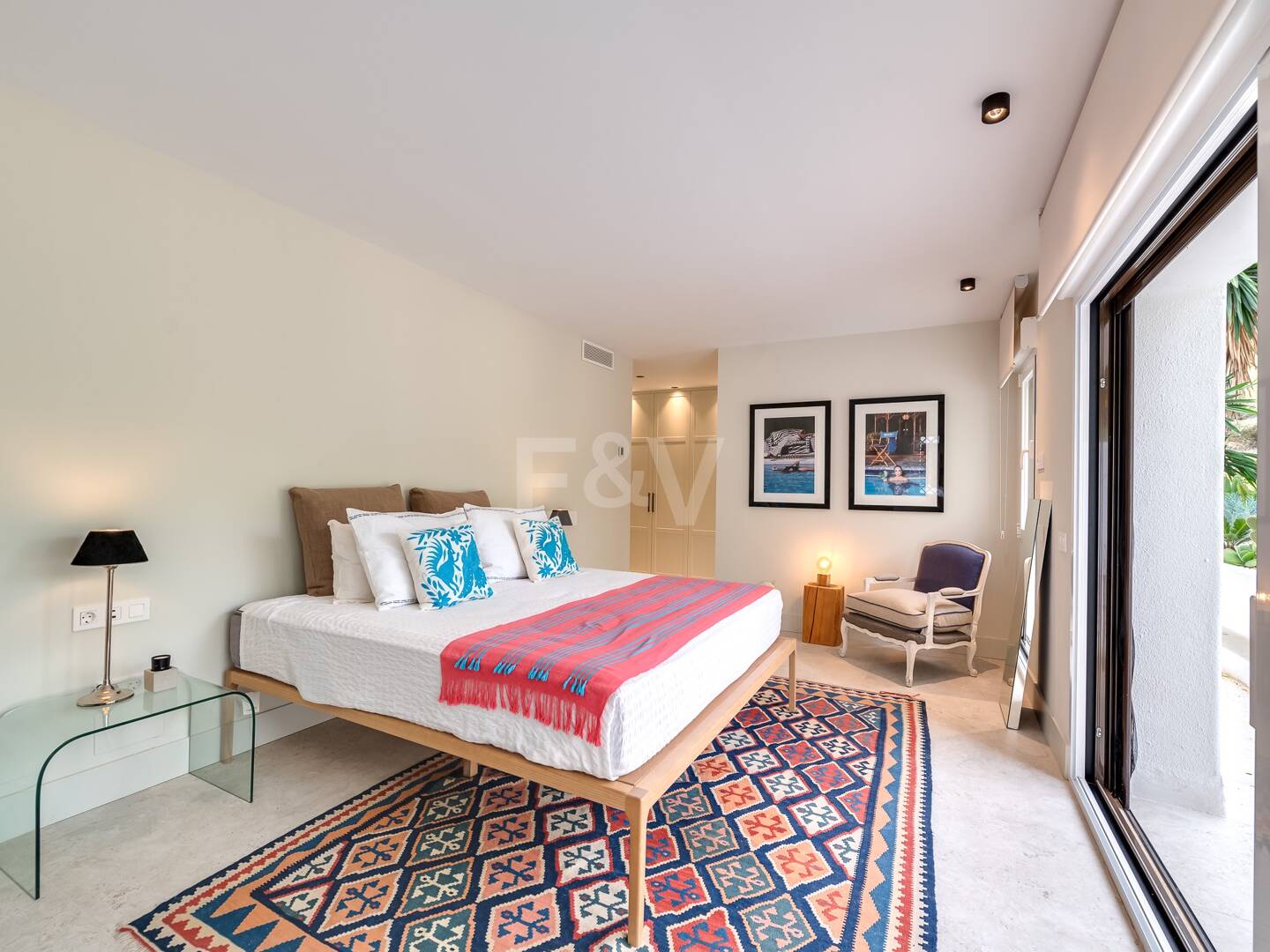 Lomas de Marbella Club Modernes Duplex mit privatem Garten und Pool