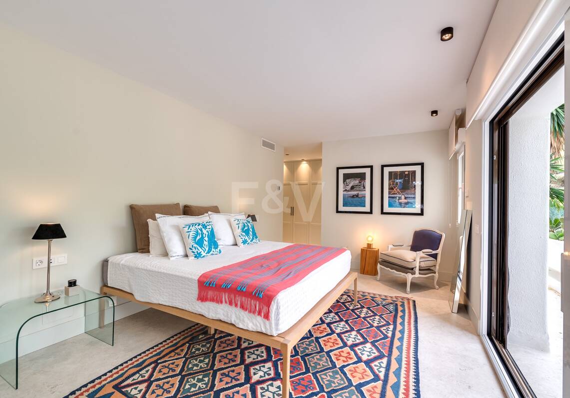 Lomas de Marbella Club Duplex moderne avec jardin privé et piscine