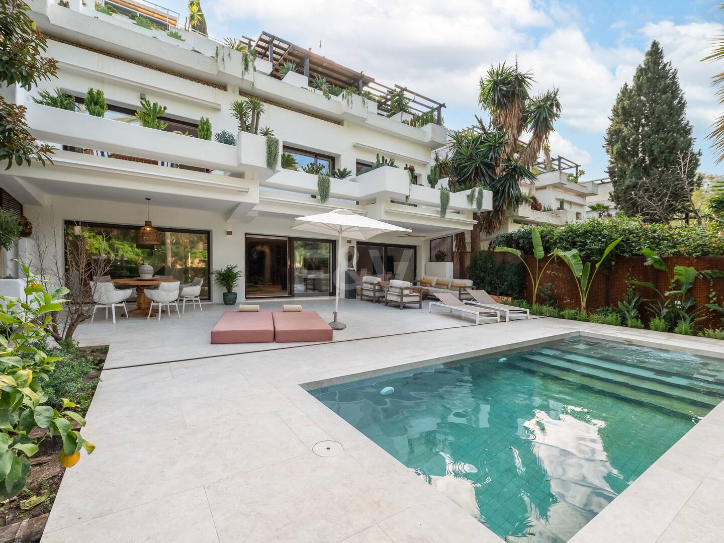 Lomas de Marbella Club Modern Duplex with Private Garden and Pool