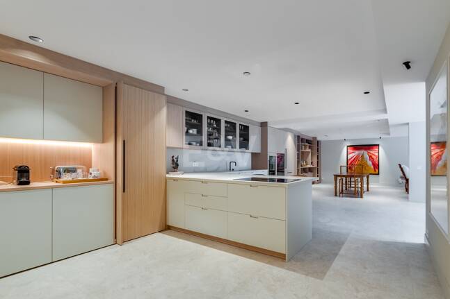 Lomas de Marbella Club Modernes Duplex mit privatem Garten und Pool