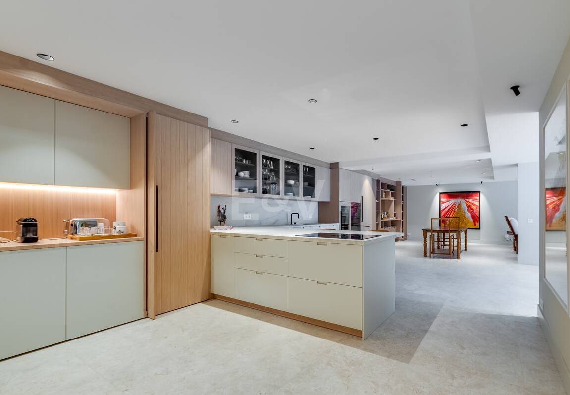 Lomas de Marbella Club Modernes Duplex mit privatem Garten und Pool