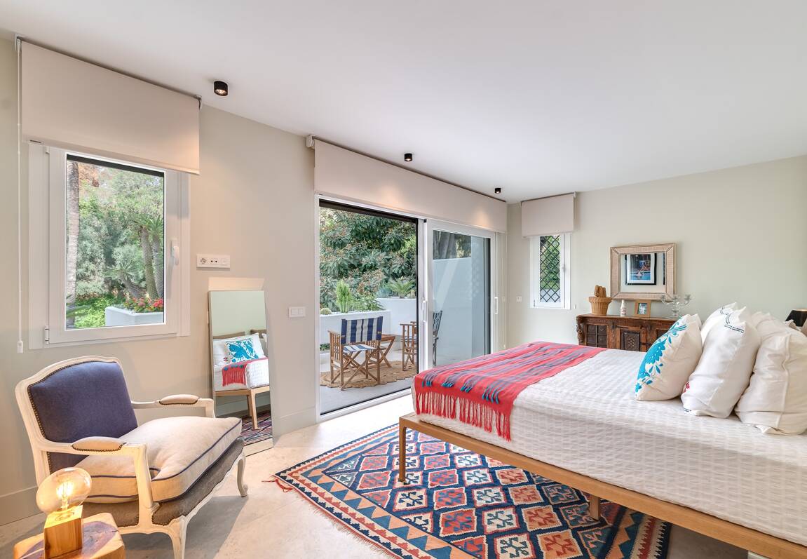 Lomas de Marbella Club Modernes Duplex mit privatem Garten und Pool