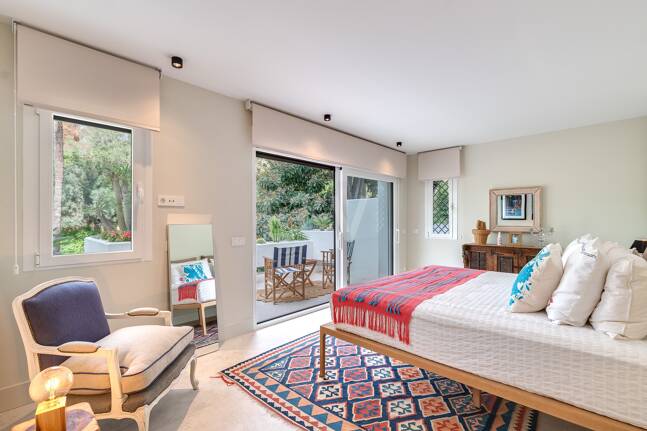 Lomas de Marbella Club Modernes Duplex mit privatem Garten und Pool