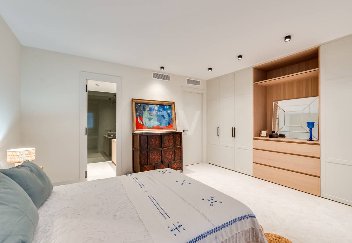 Lomas de Marbella Club Modernes Duplex mit privatem Garten und Pool