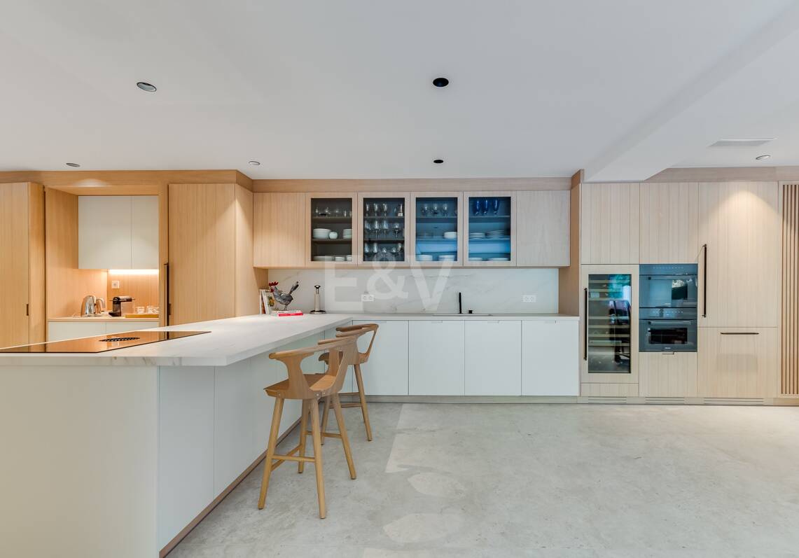 Lomas de Marbella Club Duplex moderne avec jardin privé et piscine