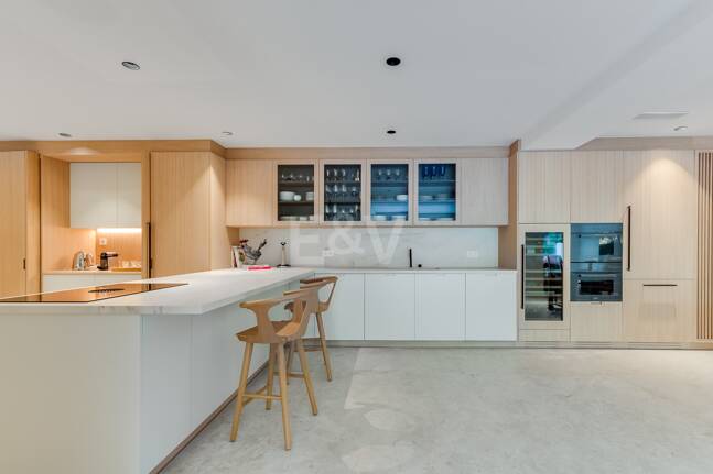 Lomas de Marbella Club Modernes Duplex mit privatem Garten und Pool