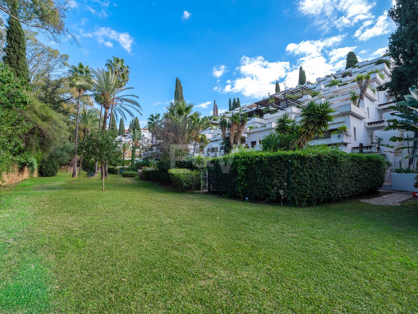 Lomas de Marbella Club Modern Duplex with Private Garden and Pool