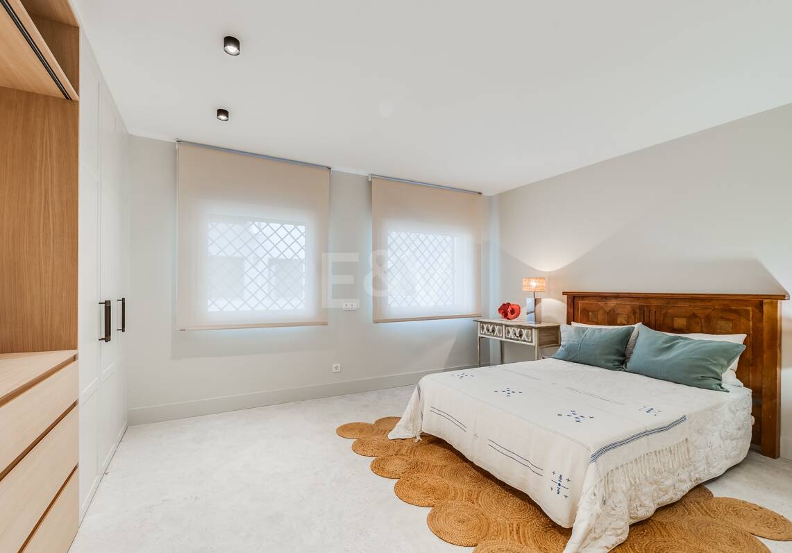 Lomas de Marbella Club Duplex moderne avec jardin privé et piscine