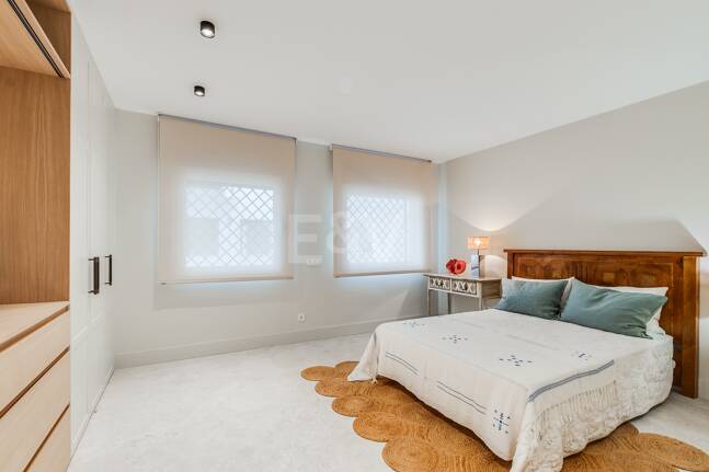 Lomas de Marbella Club Modernes Duplex mit privatem Garten und Pool