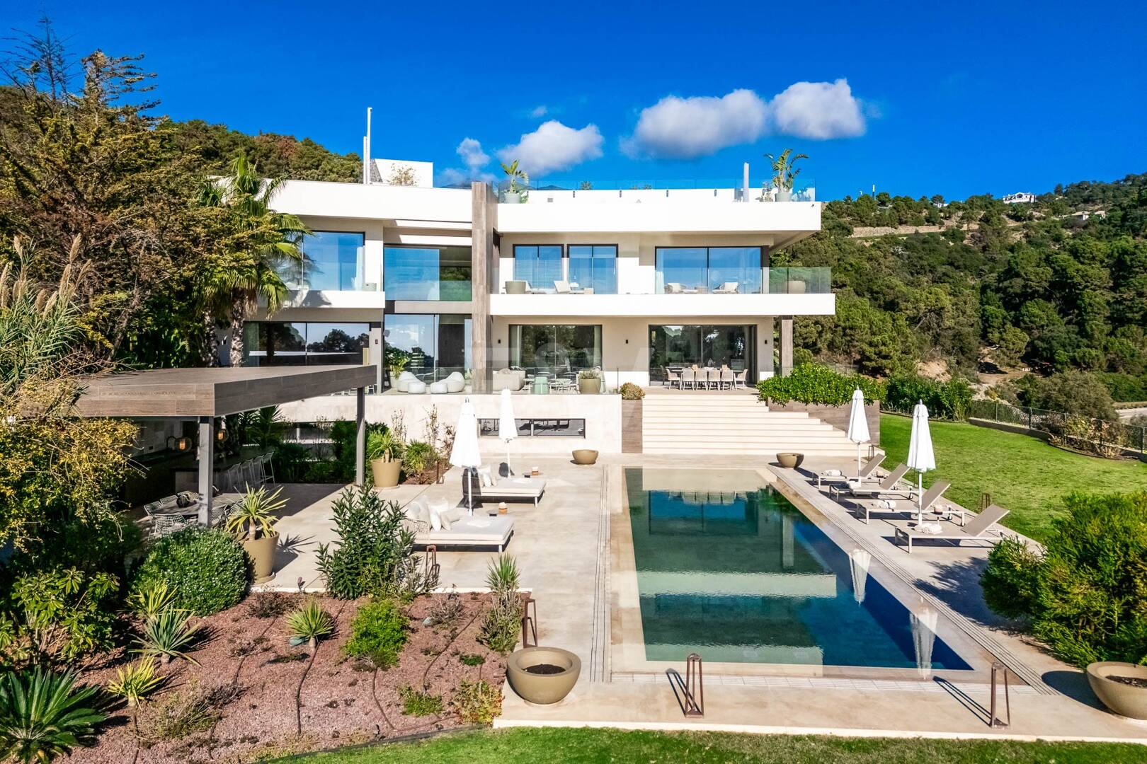 Nouvelle villa moderne avec vue spectaculaire sur la mer à Zagaleta