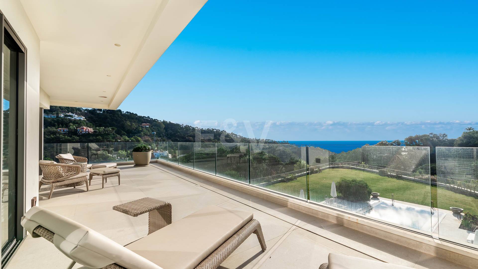 Nouvelle villa moderne avec vue spectaculaire sur la mer à Zagaleta