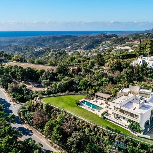 Brand ny modern villa med spektakulär havsutsikt i Zagaleta