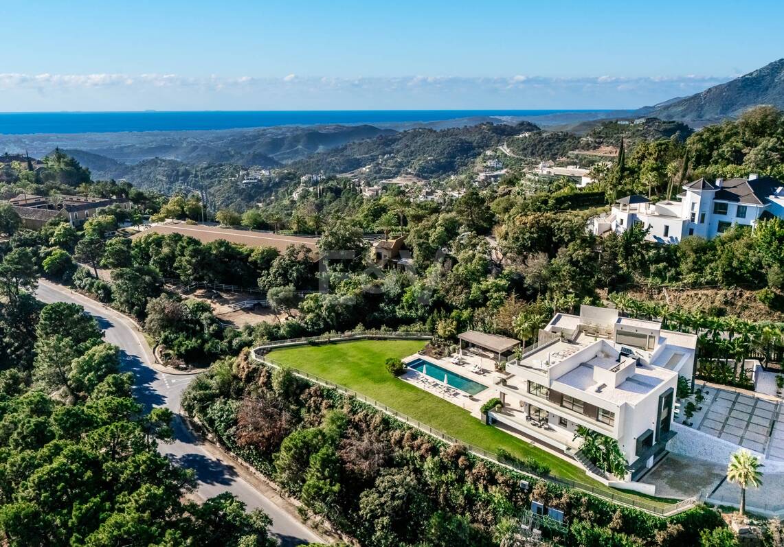 Brand new modern villa with spectacular sea views in La Zagaleta