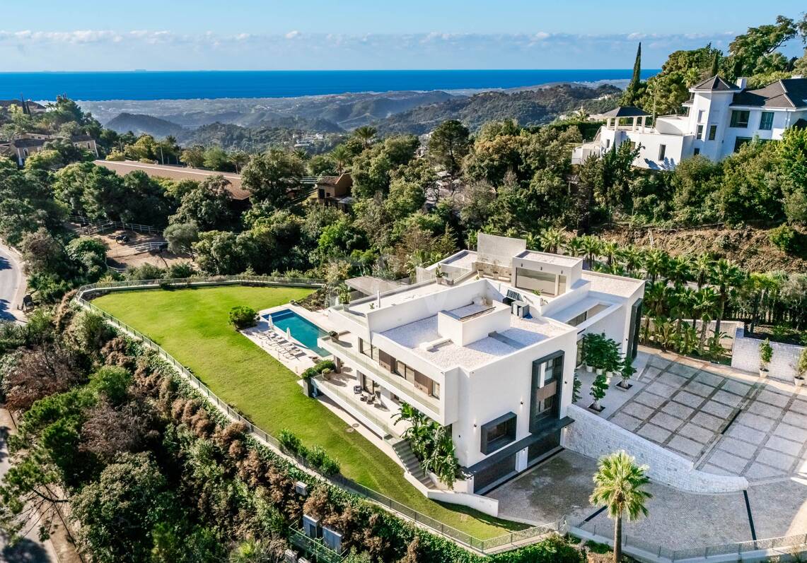 Brand new modern villa with spectacular sea views in La Zagaleta
