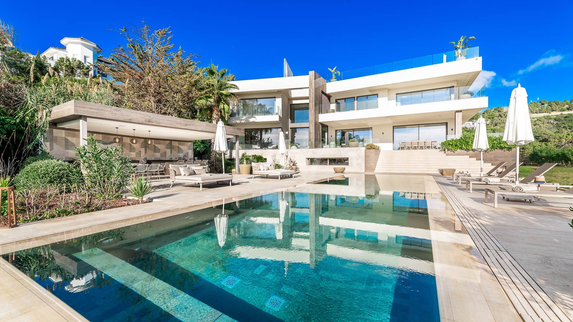 Nouvelle villa moderne avec vue spectaculaire sur la mer à Zagaleta