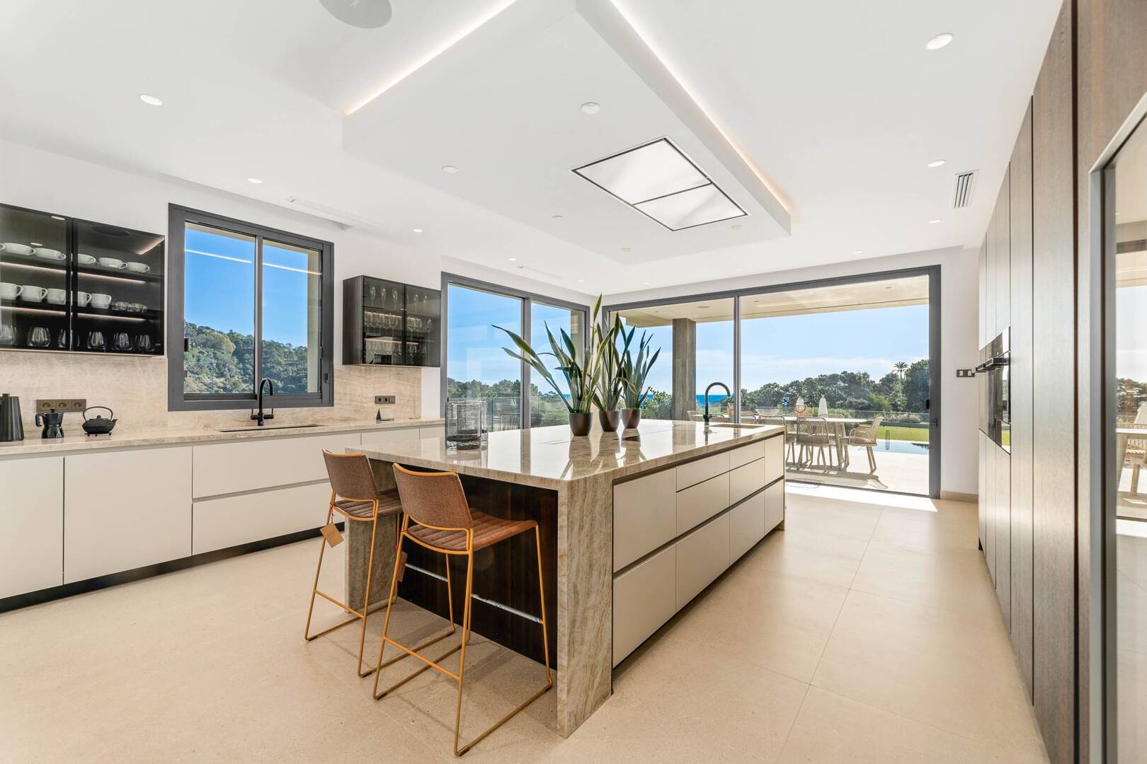 Nouvelle villa moderne avec vue spectaculaire sur la mer à Zagaleta