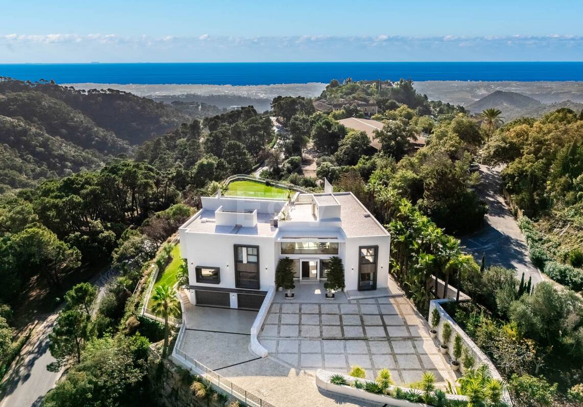 Brand new modern villa with spectacular sea views in La Zagaleta