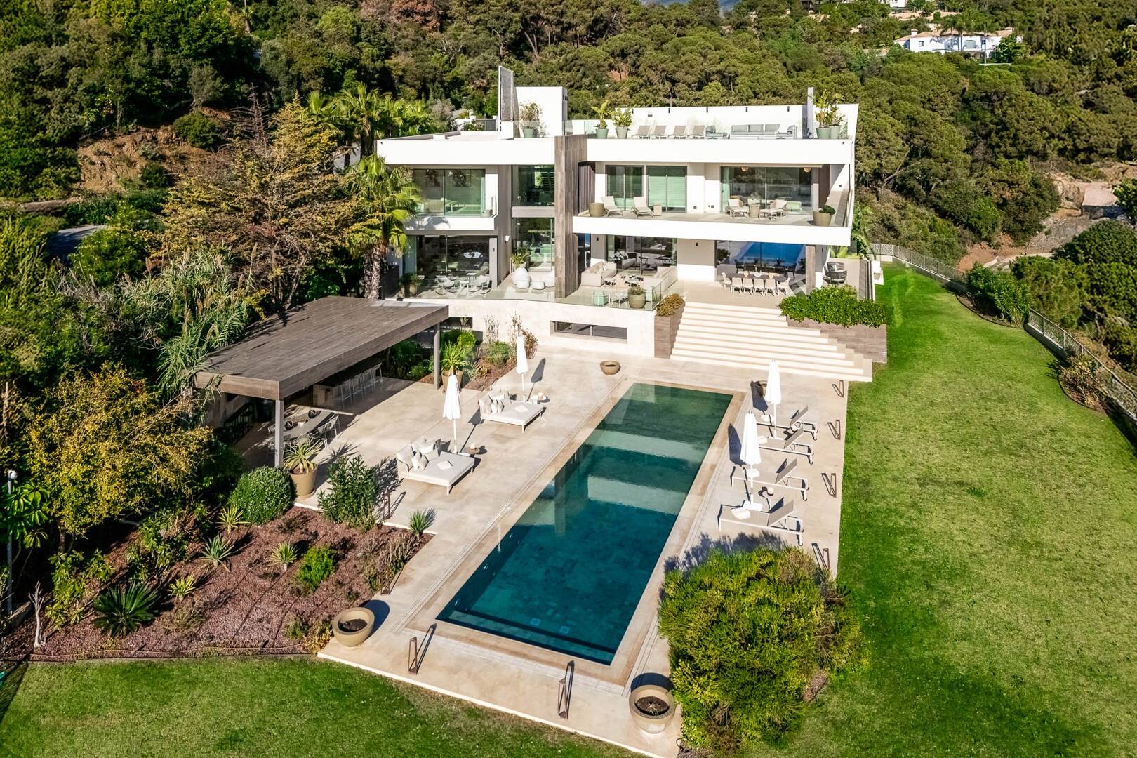 Nouvelle villa moderne avec vue spectaculaire sur la mer à Zagaleta