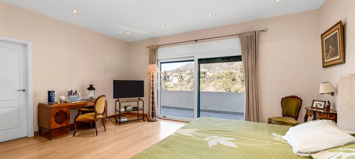 Spacious Villa with Sea and Mountain Views