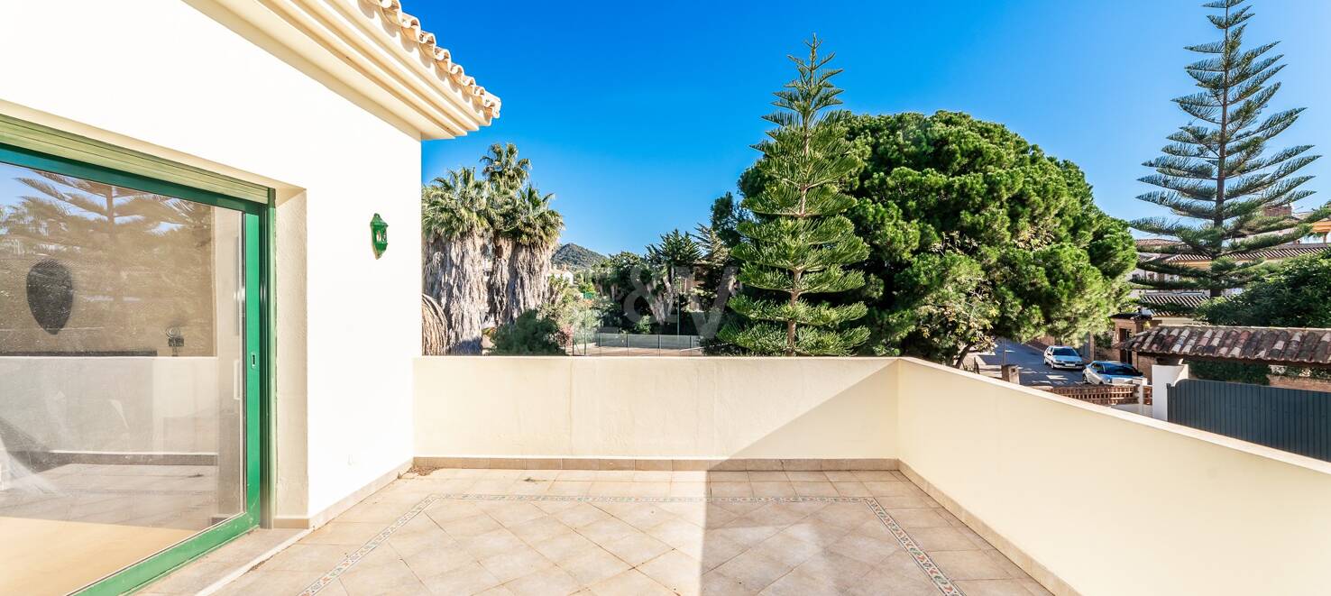 Spacious Villa with Sea and Mountain Views