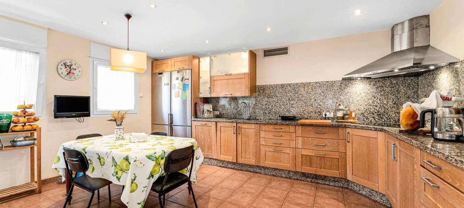 Spacious Villa with Sea and Mountain Views