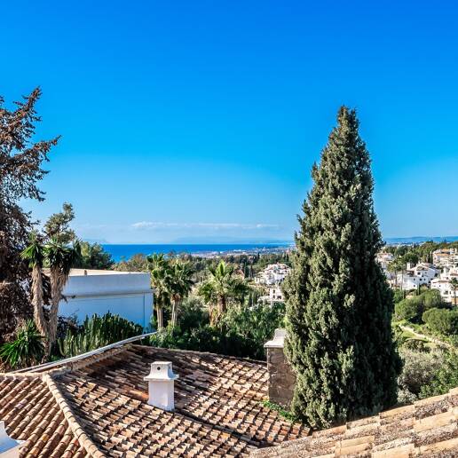 Spacious Villa with Sea and Mountain Views