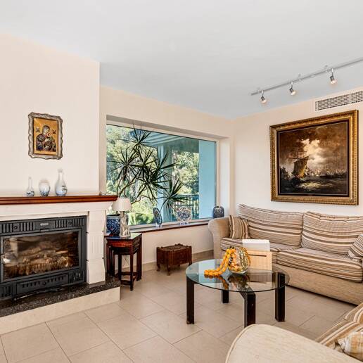 Amplia Villa con Vistas al Mar y Montaña