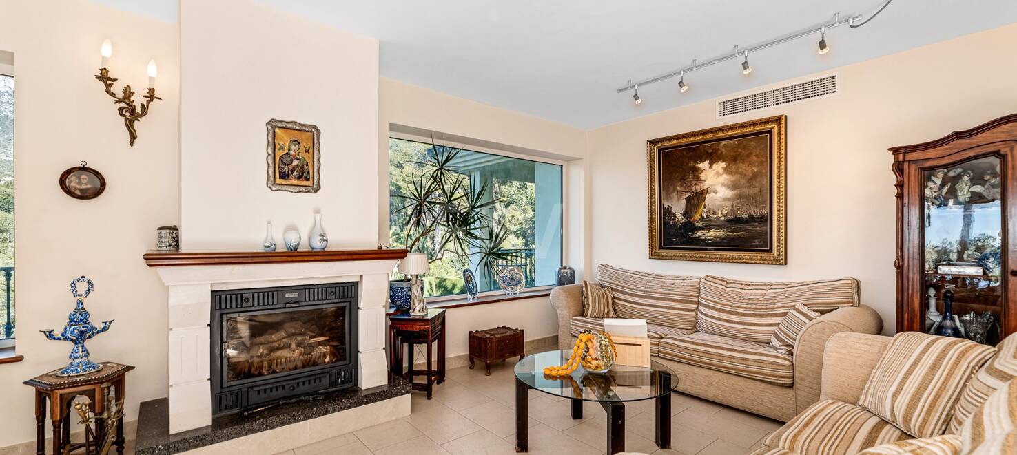 Spacious Villa with Sea and Mountain Views