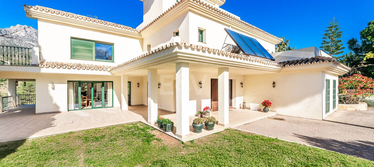 Spacious Villa with Sea and Mountain Views