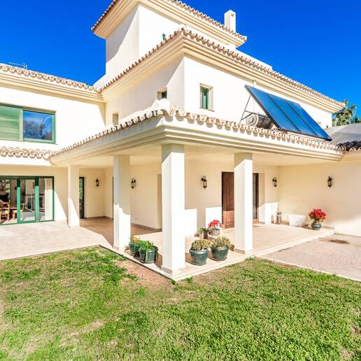 Spacious Villa with Sea and Mountain Views
