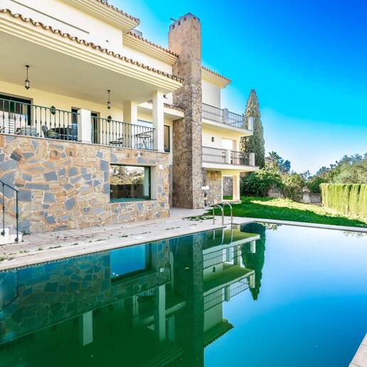 Spacious Villa with Sea and Mountain Views