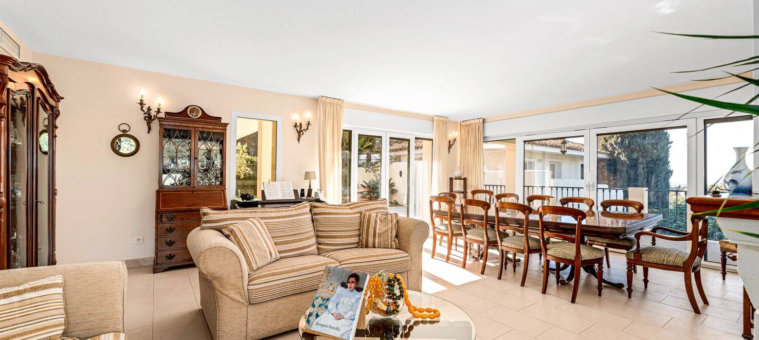 Spacious Villa with Sea and Mountain Views