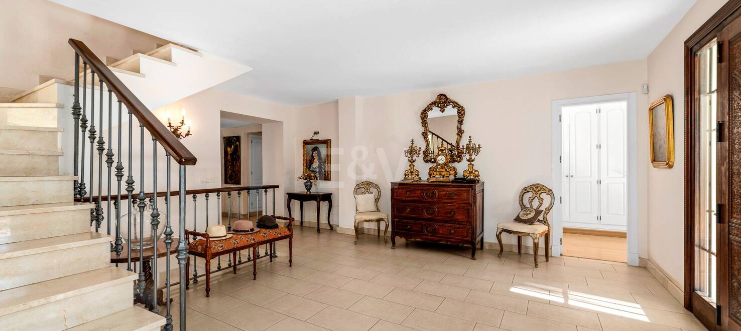 Spacious Villa with Sea and Mountain Views