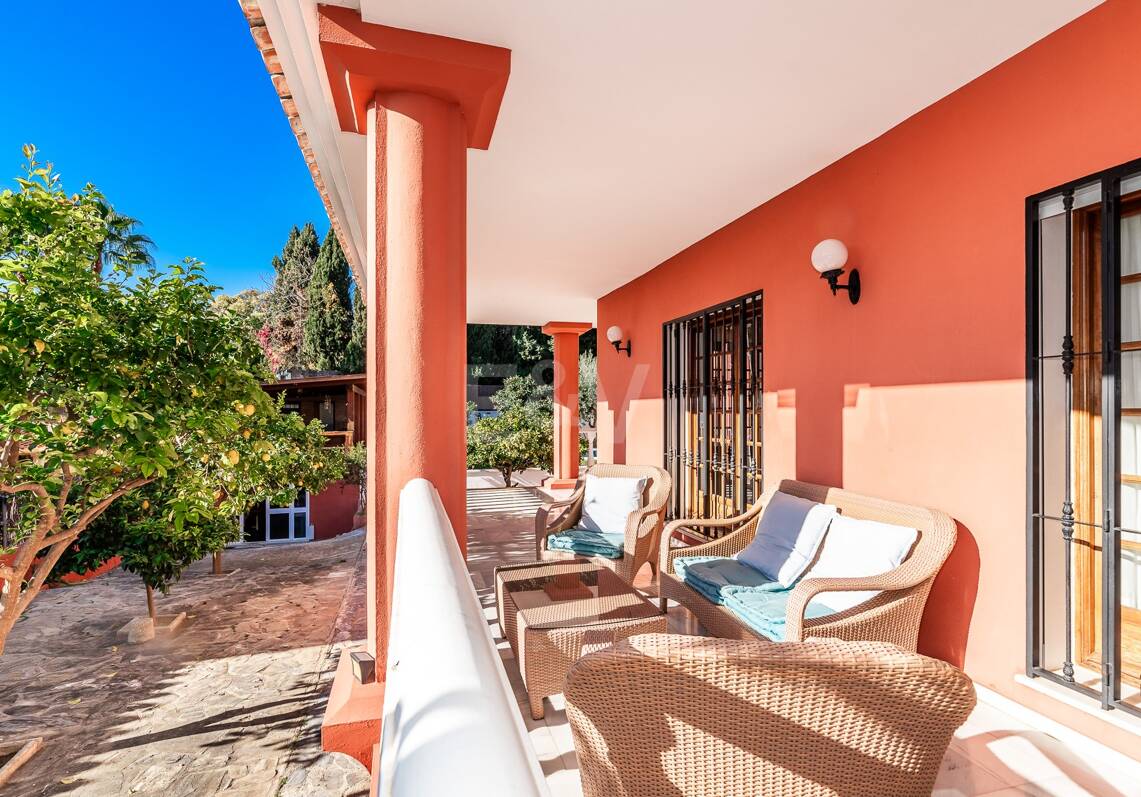 Encantadora villa en Marbella con piscina privada y jardín de frutales