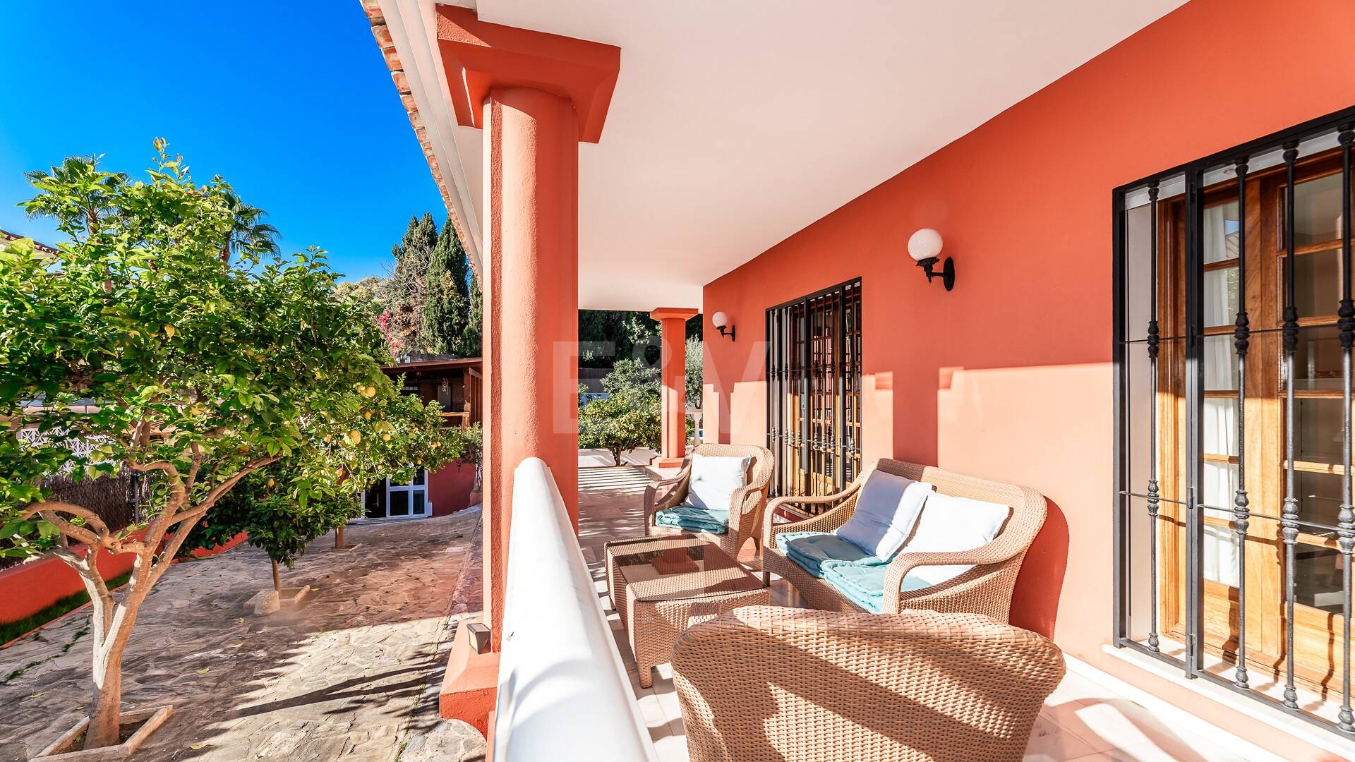 Encantadora villa en Marbella con piscina privada y jardín de frutales