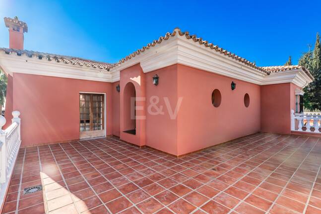 Encantadora villa en Marbella con piscina privada y jardín de frutales