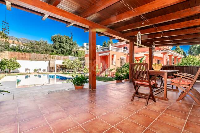 Encantadora villa en Marbella con piscina privada y jardín de frutales
