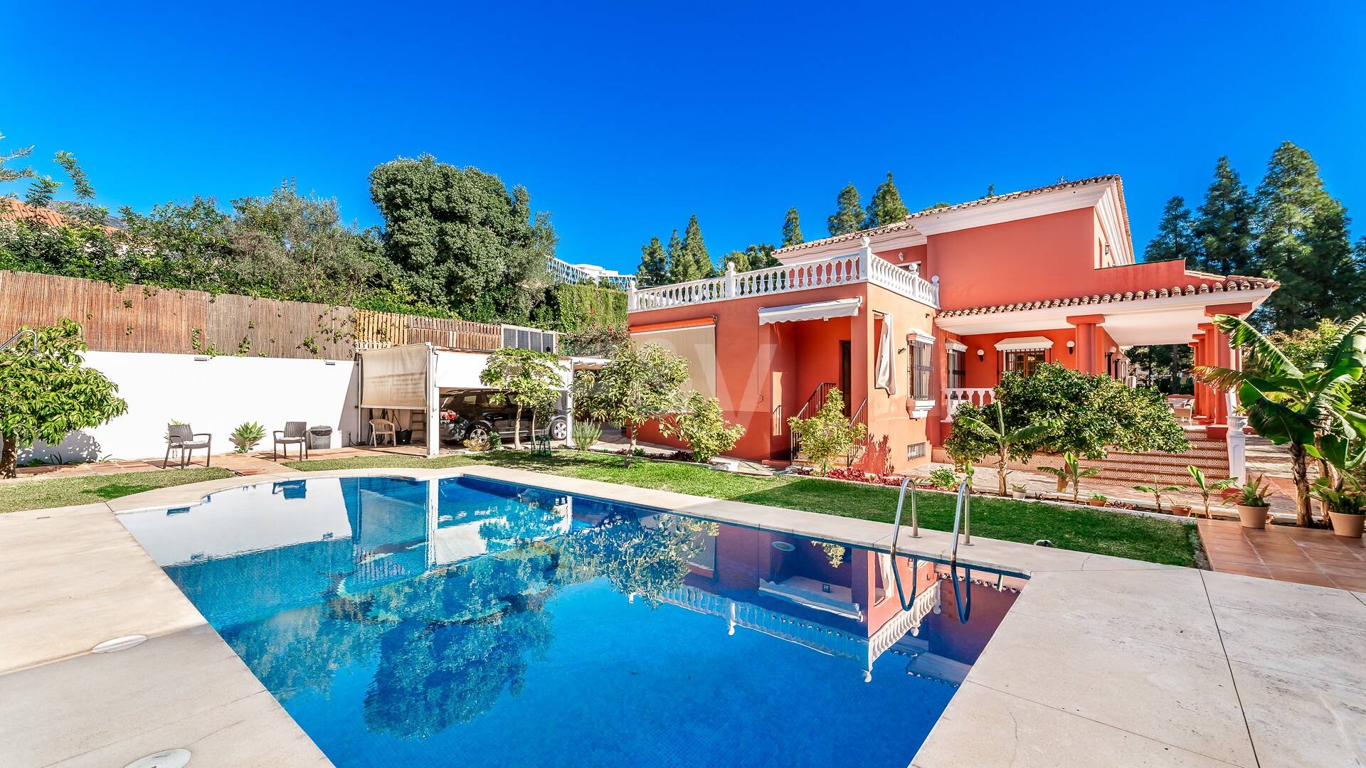 Encantadora villa en Marbella con piscina privada y jardín de frutales