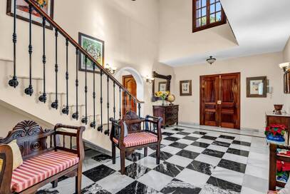 Encantadora villa en Marbella con piscina privada y jardín de frutales