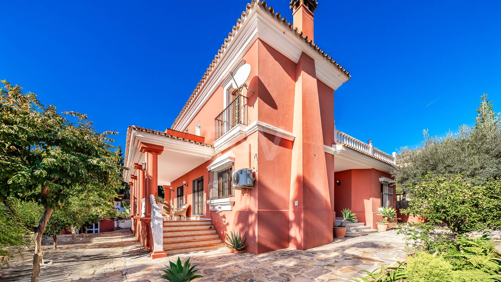 Encantadora villa en Marbella con piscina privada y jardín de frutales