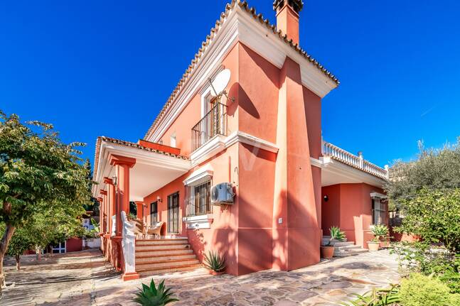 Encantadora villa en Marbella con piscina privada y jardín de frutales