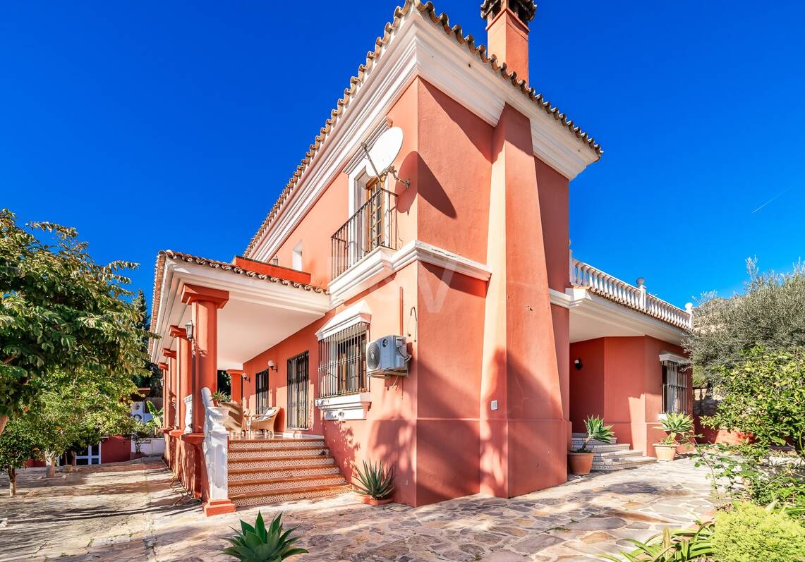 Encantadora villa en Marbella con piscina privada y jardín de frutales